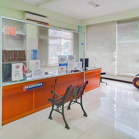 Urbanview Hotel Bartu Moh Toha Bandung By Reddoorz エクステリア 写真